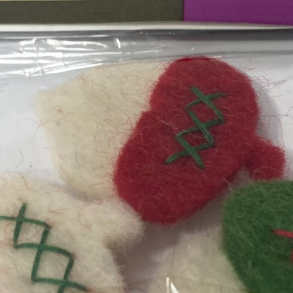 Christmas Acorns 100% Wool Felt Crafts Applique Embellishments Needle Felting - Picture 4 of 13